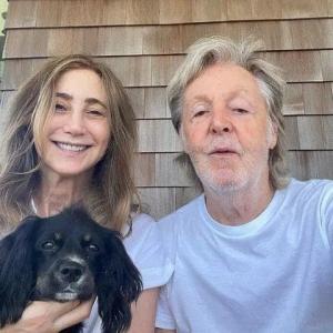 Paul McCartney suit le mouvement des adoptions de chiens