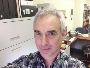 Professeur de chimie arrêté pour actes obscènes